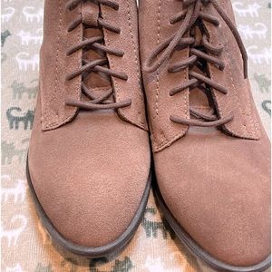 Earth boots, taupe suede, never worn Size 8M